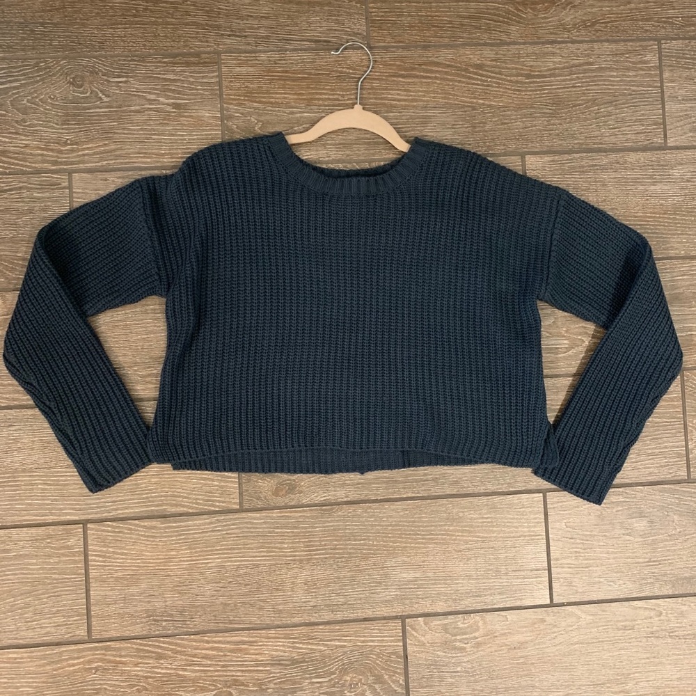 Cropped navy sweater